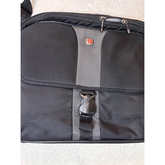 Swissgear Black Laptop Messenger Bag With Adjustable Strap & Multiple Pockets - Picture 3 of 9